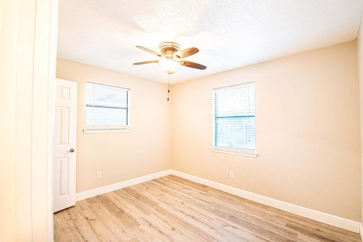 VALPARAISO PINECREST 2 - Residential Lease