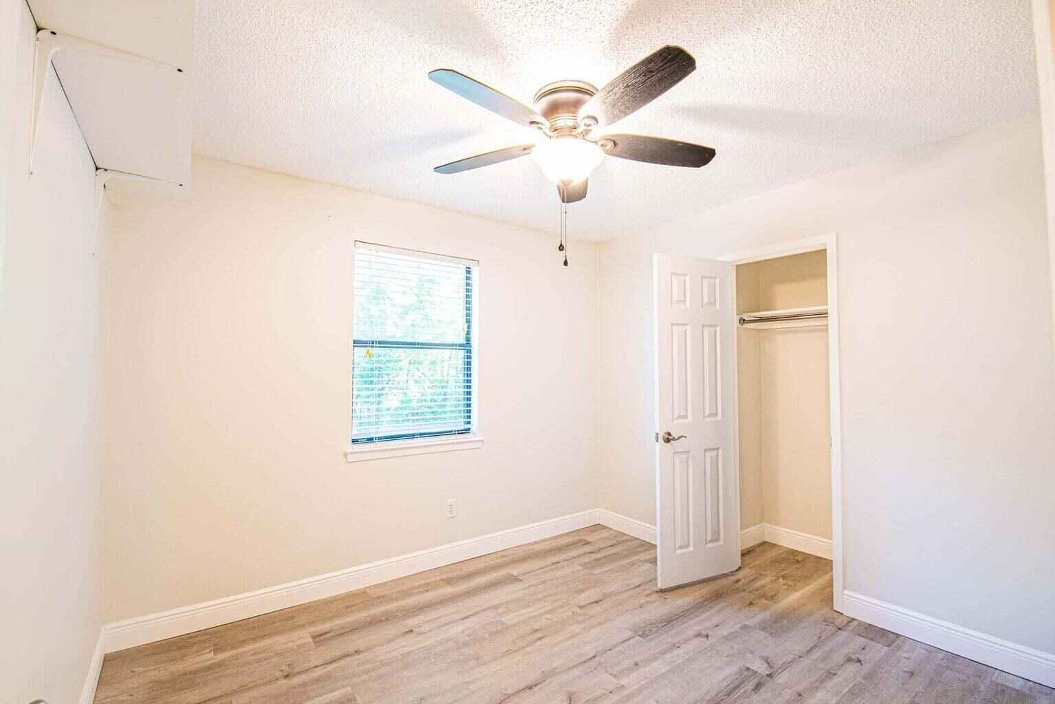 VALPARAISO PINECREST 2 - Residential Lease