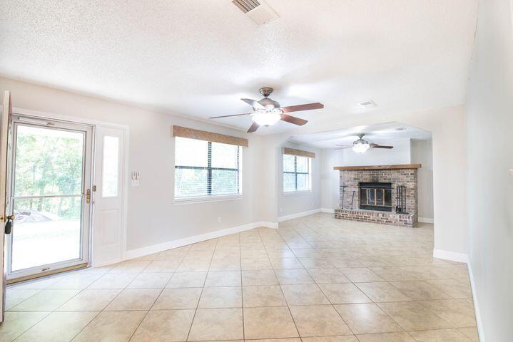 VALPARAISO PINECREST 2 - Residential Lease