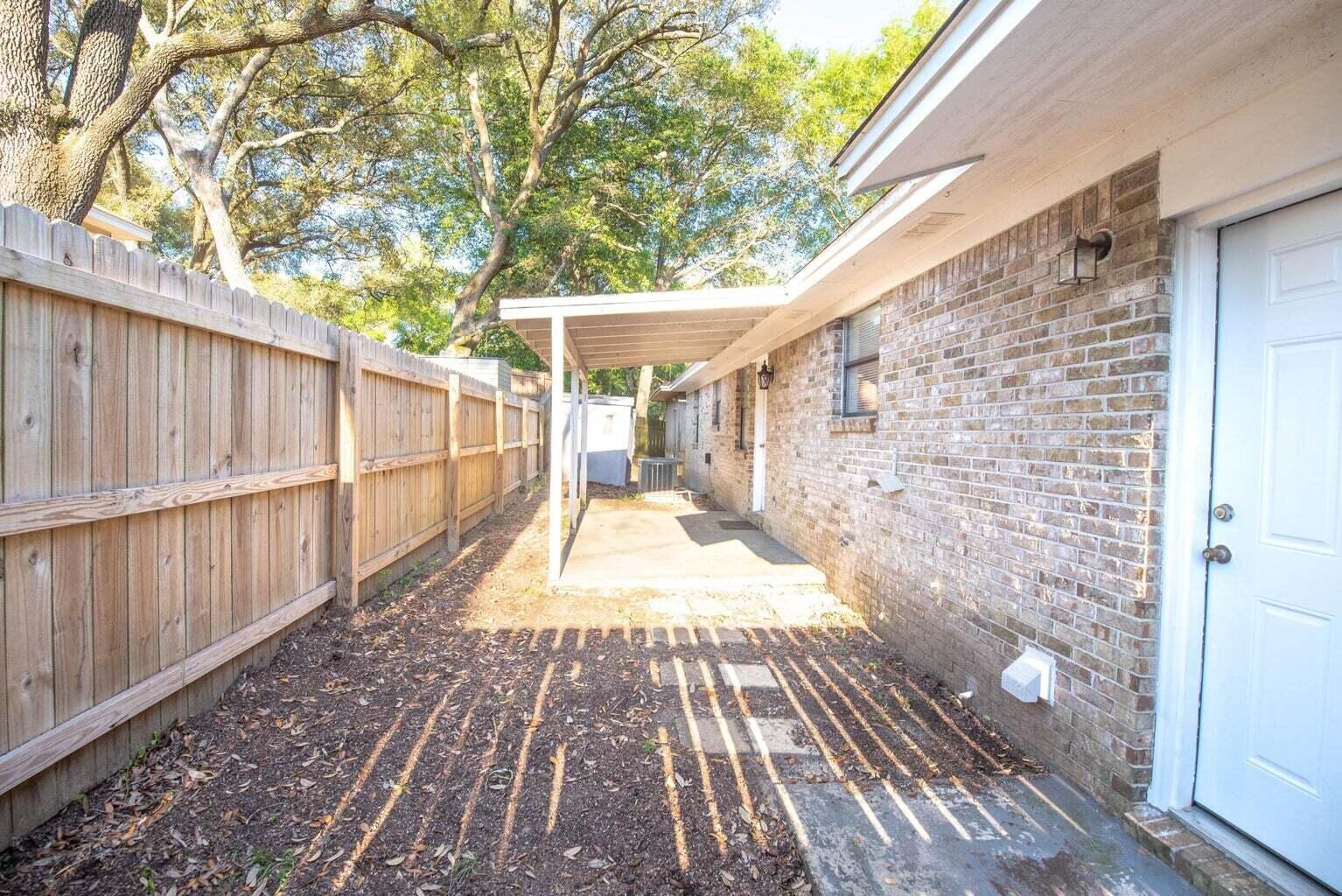 VALPARAISO PINECREST 2 - Residential Lease