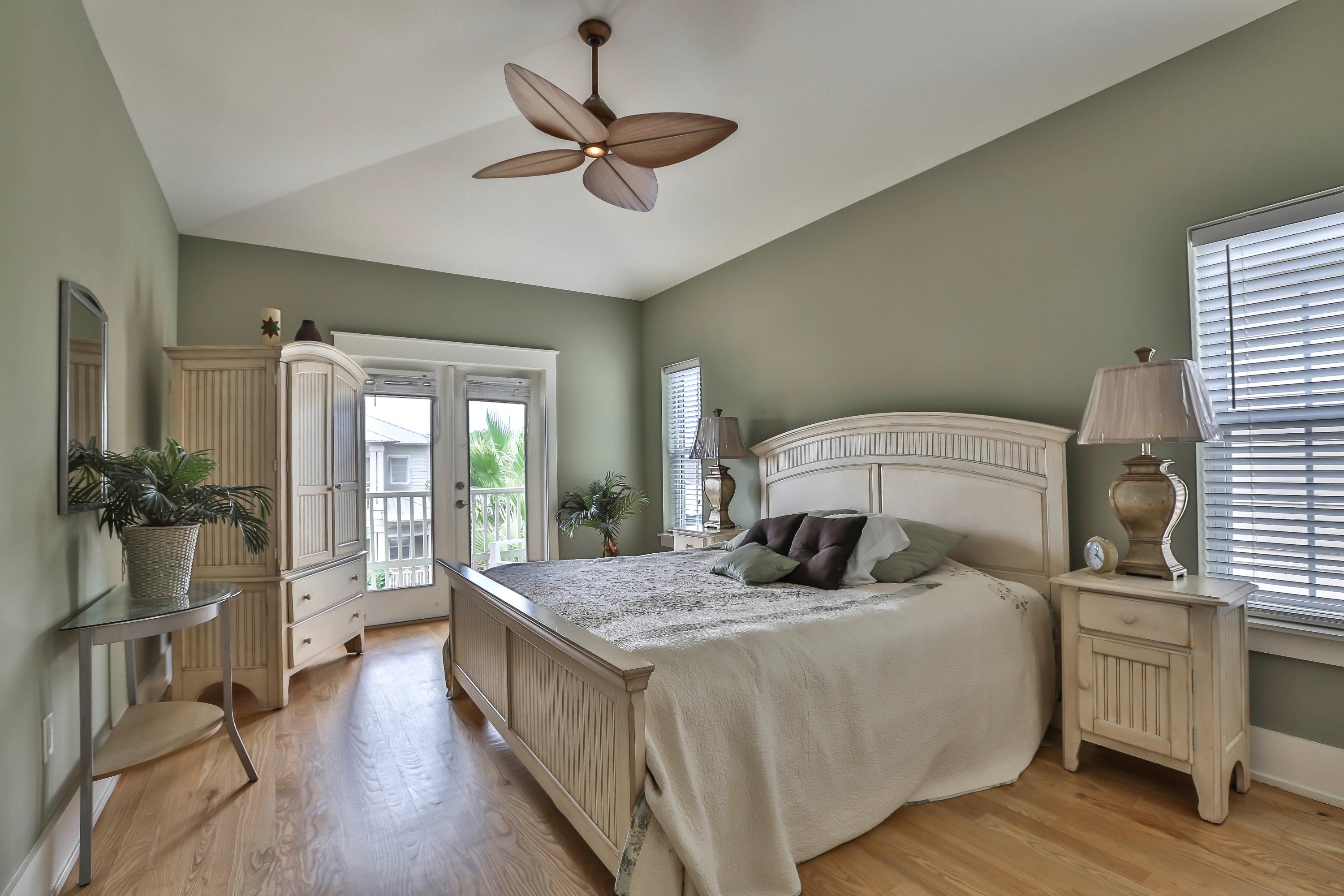 EMERALD WATERS VILLAGE - Residential