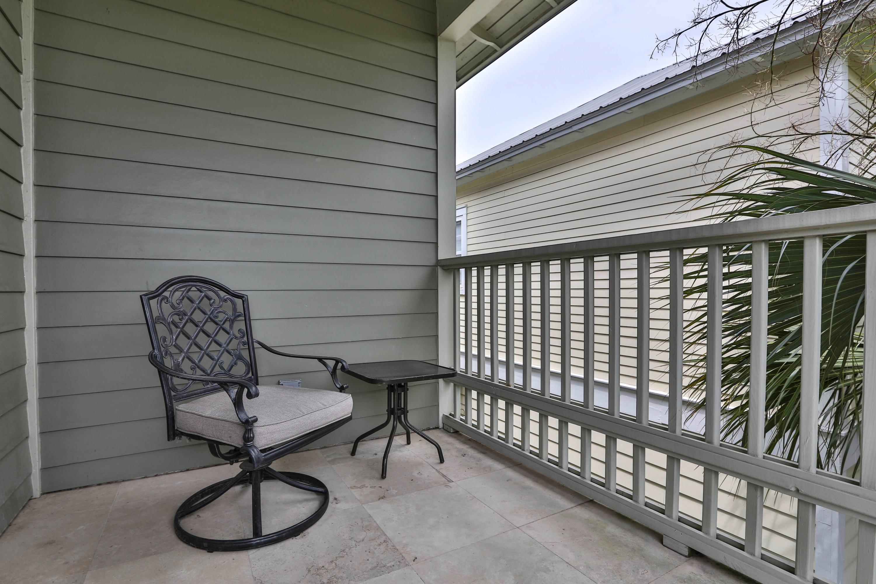 EMERALD WATERS VILLAGE - Residential