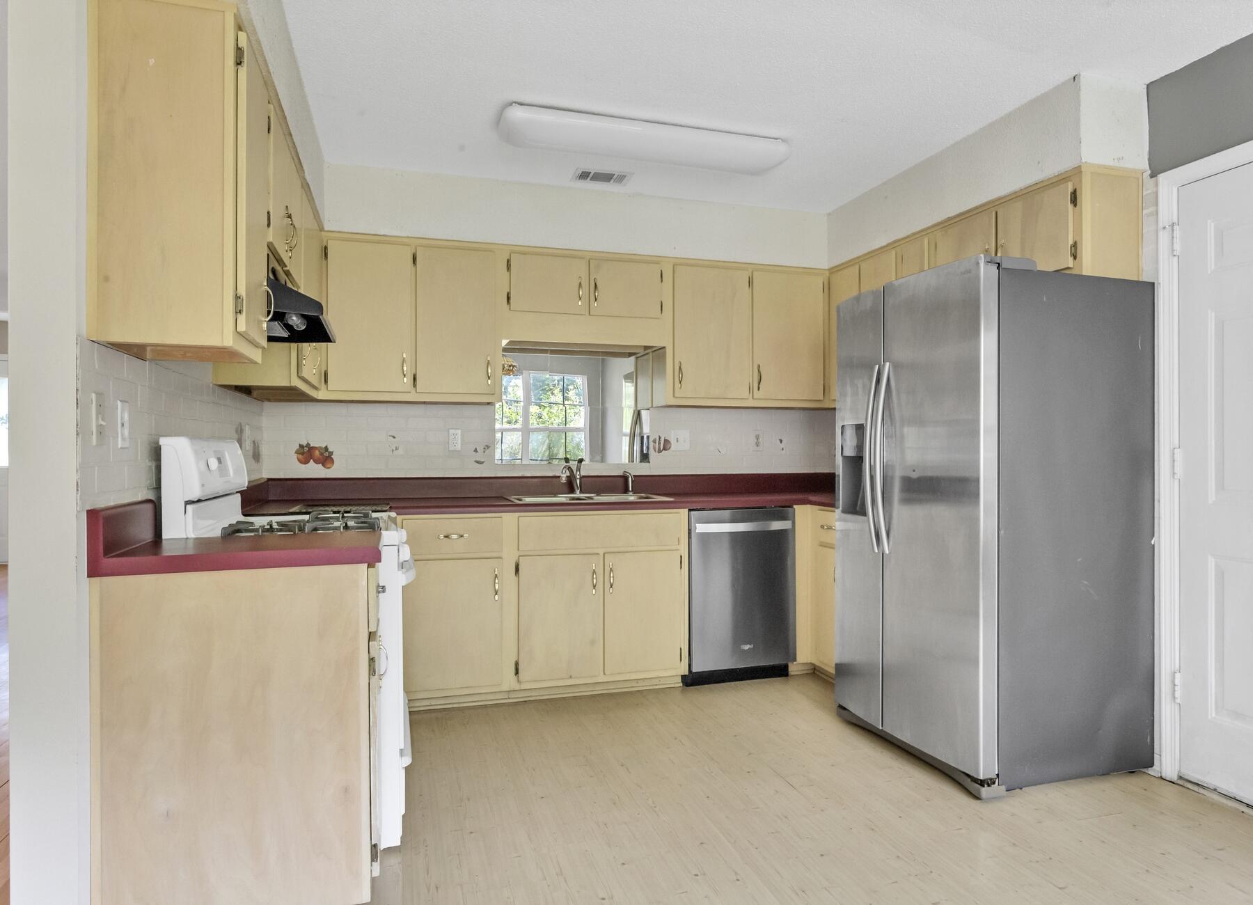 SOUTH POINTE ESTATES - Residential Lease