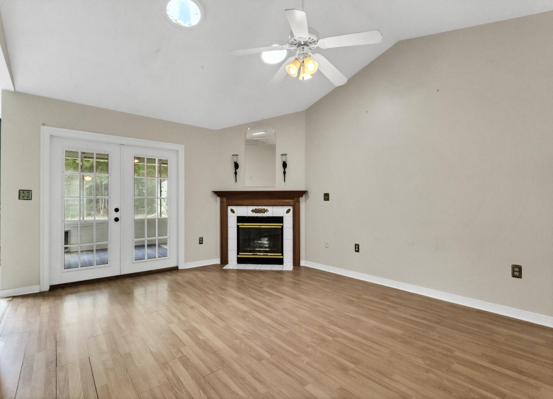 SOUTH POINTE ESTATES - Residential Lease