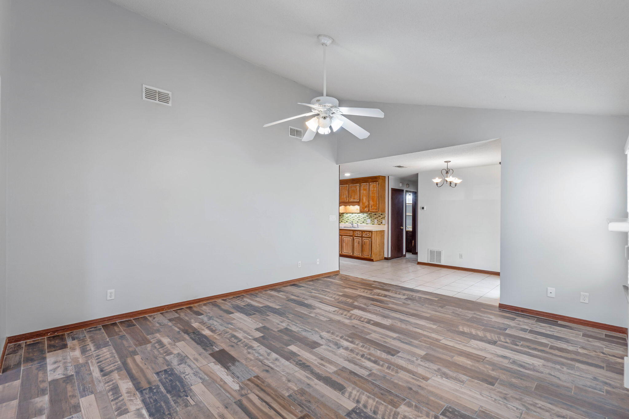 UNIVERSITY STATION - Residential