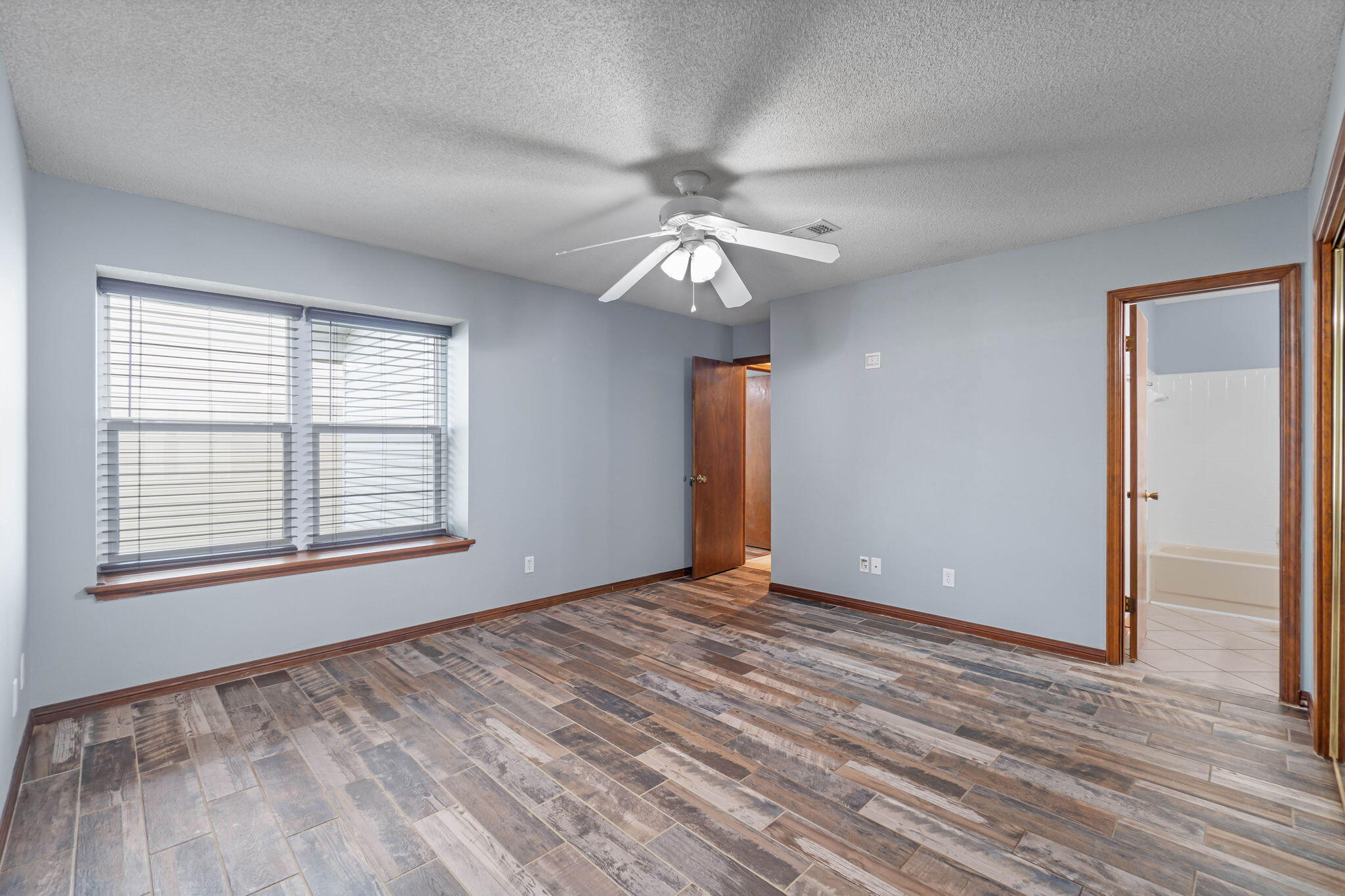 UNIVERSITY STATION - Residential