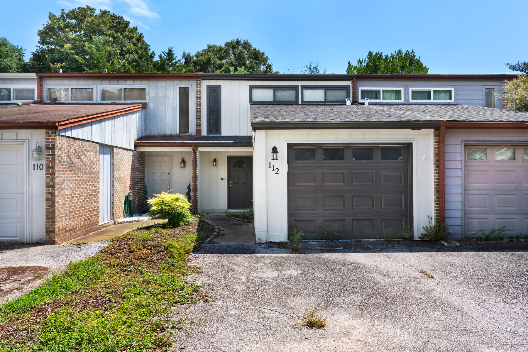 This updated/renovated townhome is nestled in the heart of FWB and very close to the beautiful beaches. Your new home has laminate hardwood flooring in living areas, carpet in bedrooms, granite/quartz countertops and stainless appliances. It also offers a covered back patio and fenced back yard. Owner allowing cats/dogs (up to 50lb only).All Coastal Realty Services residents are enrolled in the Resident Benefits Package (RBP) which includes renters insurance, HVAC air filter delivery (for applicable properties) and our best-in-class resident rewards program, and much more! More details upon application