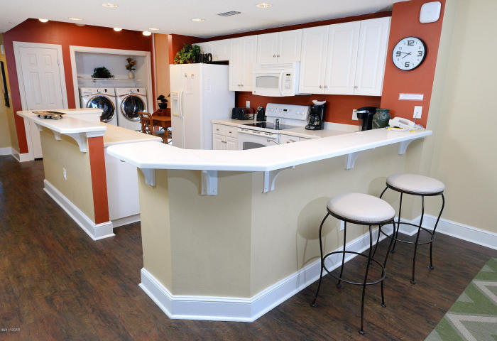 MAJESTIC BEACH TOWERS II - Residential