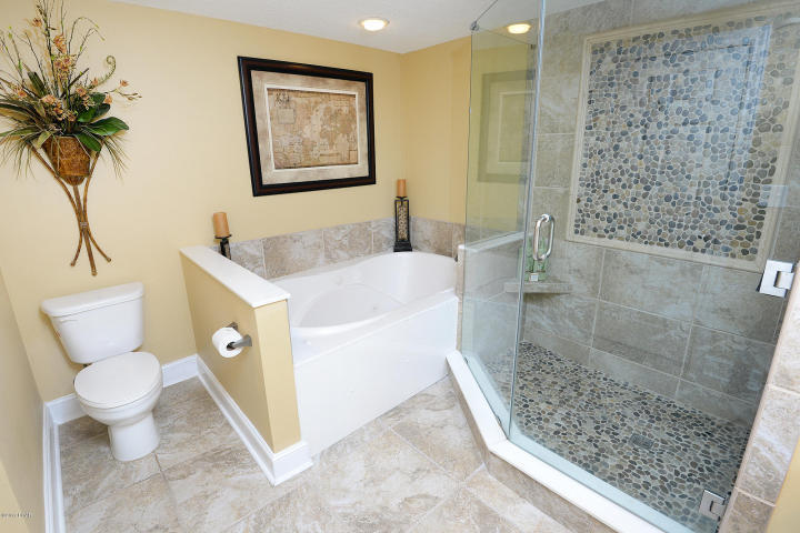 MAJESTIC BEACH TOWERS II - Residential