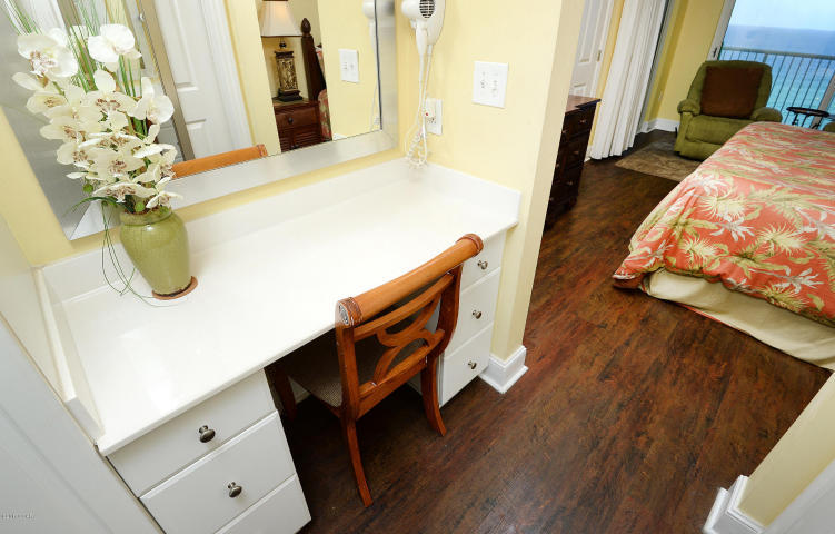 MAJESTIC BEACH TOWERS II - Residential