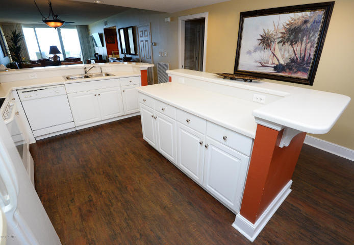 MAJESTIC BEACH TOWERS II - Residential