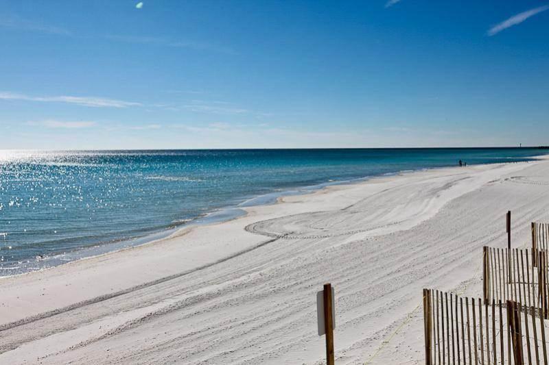 HOLIDAY SURF & RACQUET CLUB - Residential