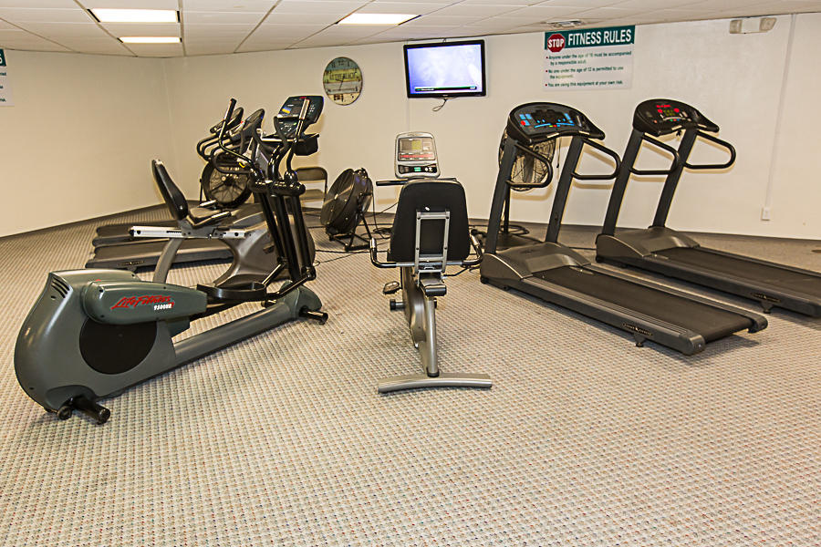 HOLIDAY SURF & RACQUET CLUB - Residential