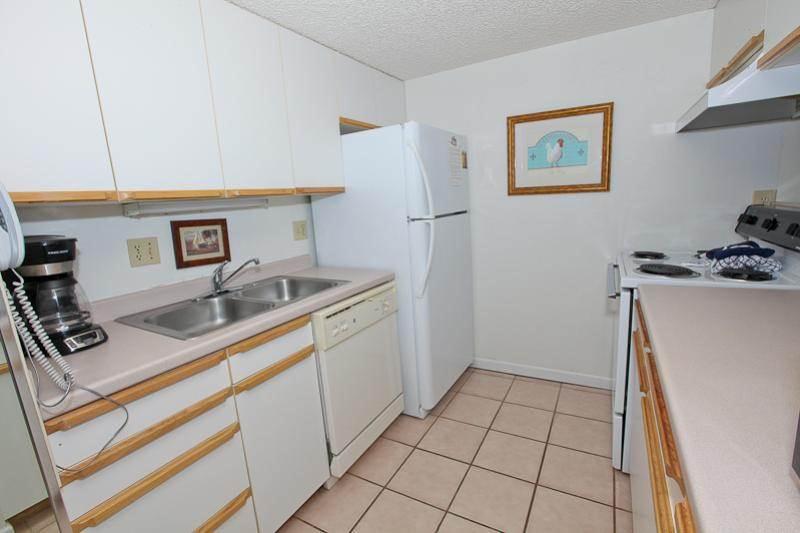 HOLIDAY SURF & RACQUET CLUB - Residential