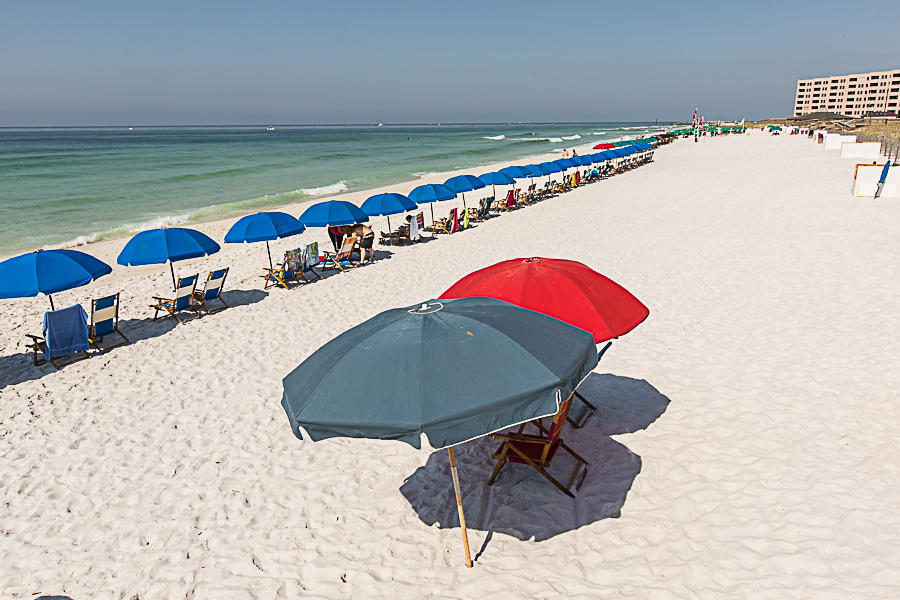 HOLIDAY SURF & RACQUET CLUB - Residential