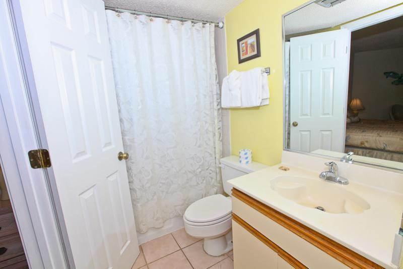 HOLIDAY SURF & RACQUET CLUB - Residential