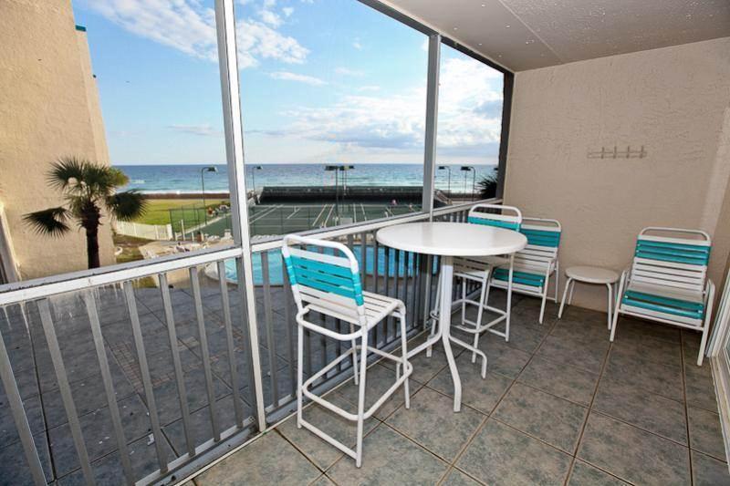 HOLIDAY SURF & RACQUET CLUB - Residential