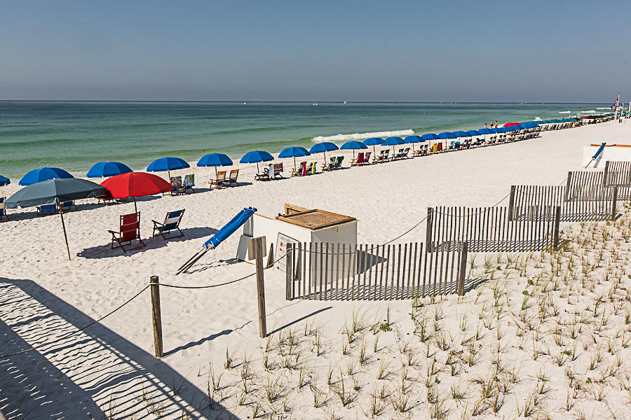 HOLIDAY SURF & RACQUET CLUB - Residential