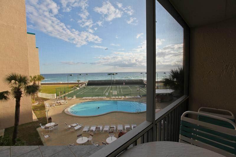 HOLIDAY SURF & RACQUET CLUB - Residential