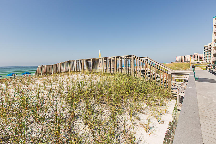 HOLIDAY SURF & RACQUET CLUB - Residential