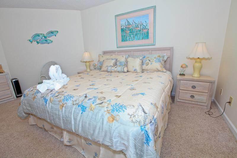 HOLIDAY SURF & RACQUET CLUB - Residential