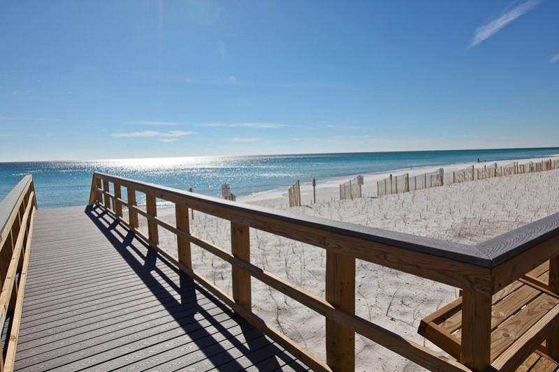 HOLIDAY SURF & RACQUET CLUB - Residential