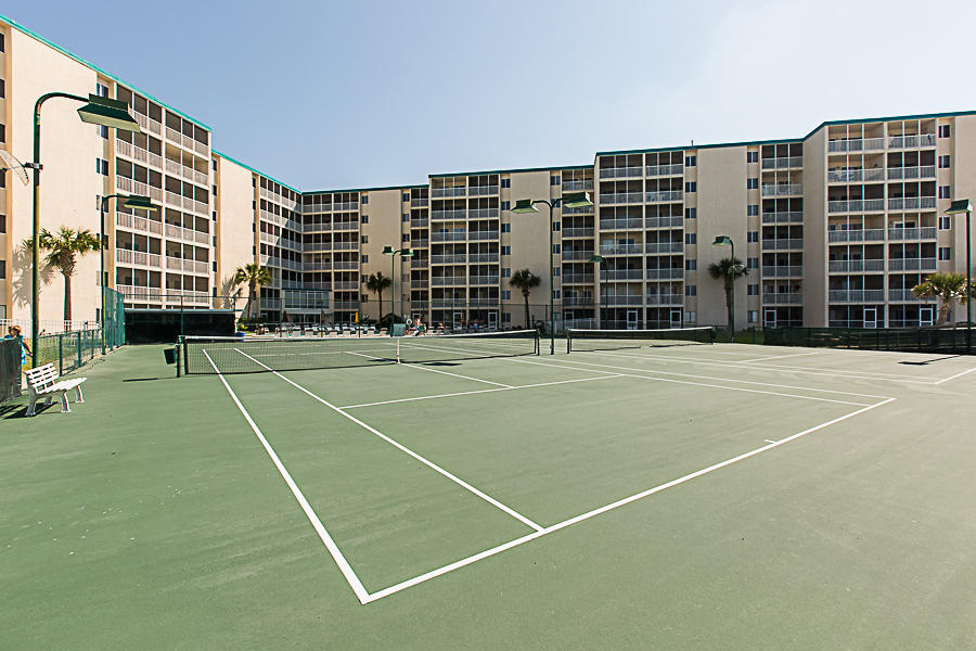 HOLIDAY SURF & RACQUET CLUB - Residential