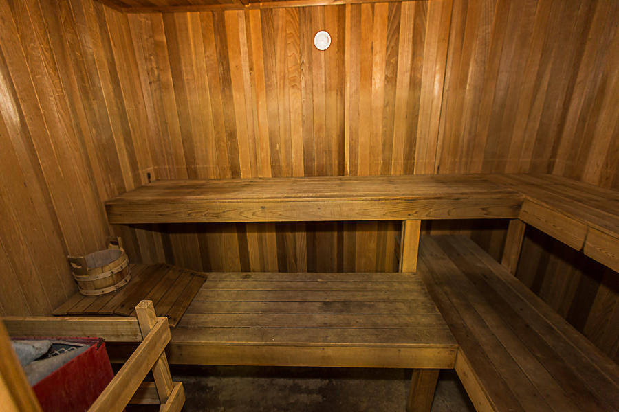 HOLIDAY SURF & RACQUET CLUB - Residential