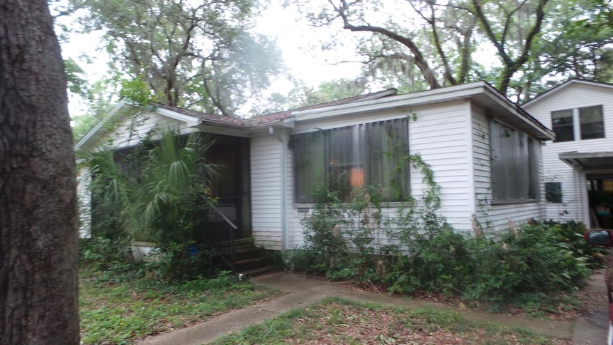 Florida Cottage located on a large lotclose to Bayfront Park, a short bicycle trip to Downtown Fort Walton, shopping, resturants,and of course The Beaches. This Florida cottage needs repairs and updating but provides lots of options. The main house is 1 story with 2 bedrooms and 2 baths. The main house has a living room, dining area, small kitchen, Florida room plus back porch. The two story garage has a living area/bedroom upstairs with a bathroom. There is a well w/ well pump that needs repairs. This house was a well-loved home for many years and includes touches like the original glass doorknobs plus original wood floors under carpet.
