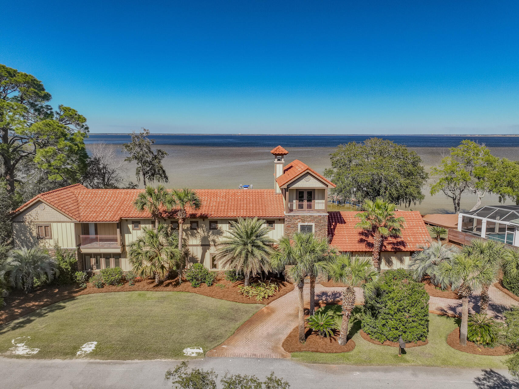 PELICAN BAY - Residential
