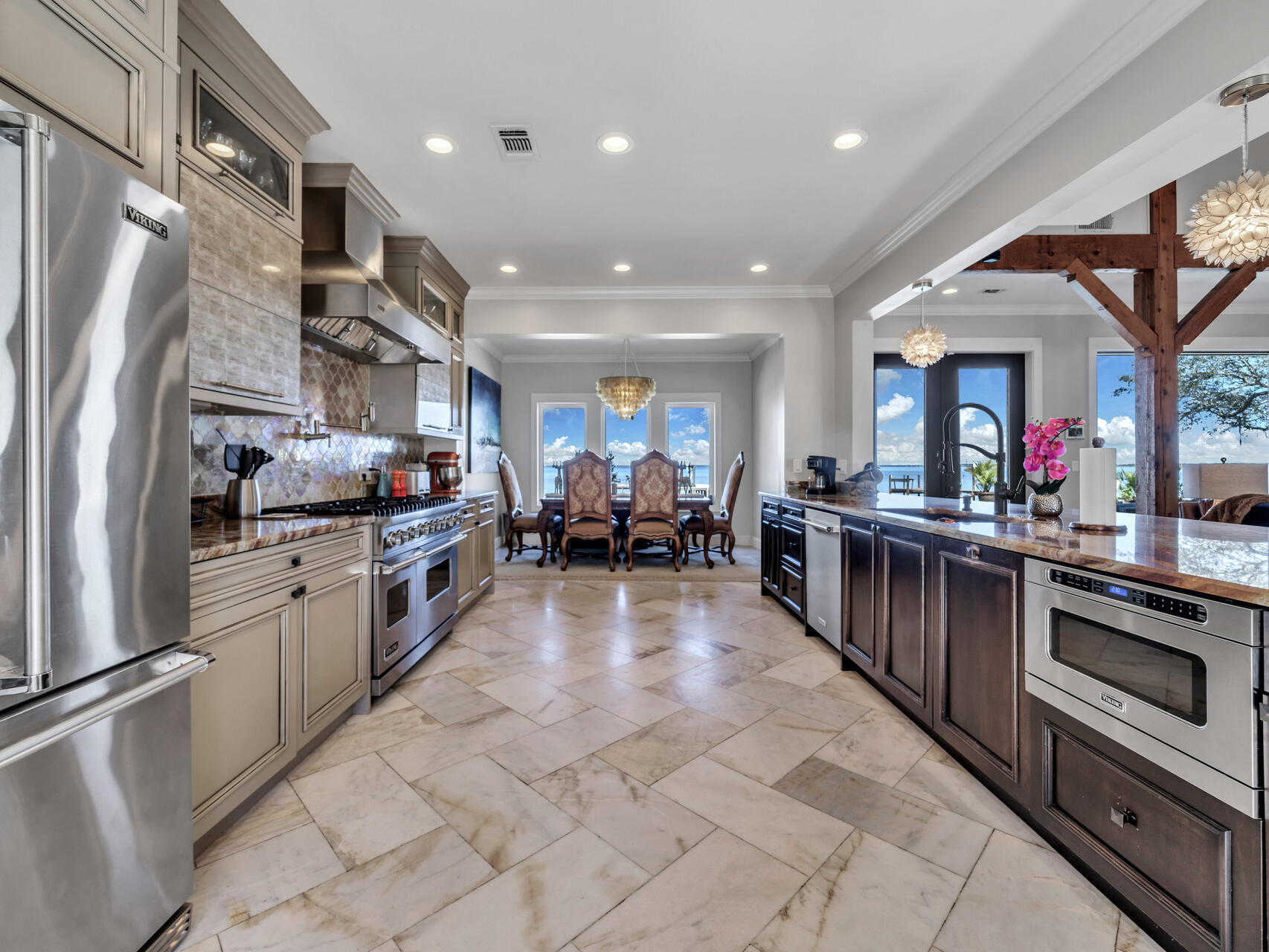 PELICAN BAY - Residential
