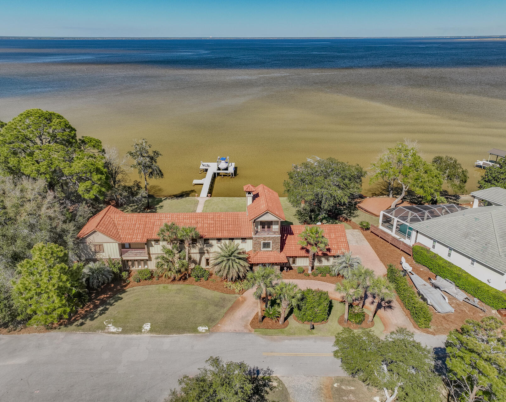 PELICAN BAY - Residential