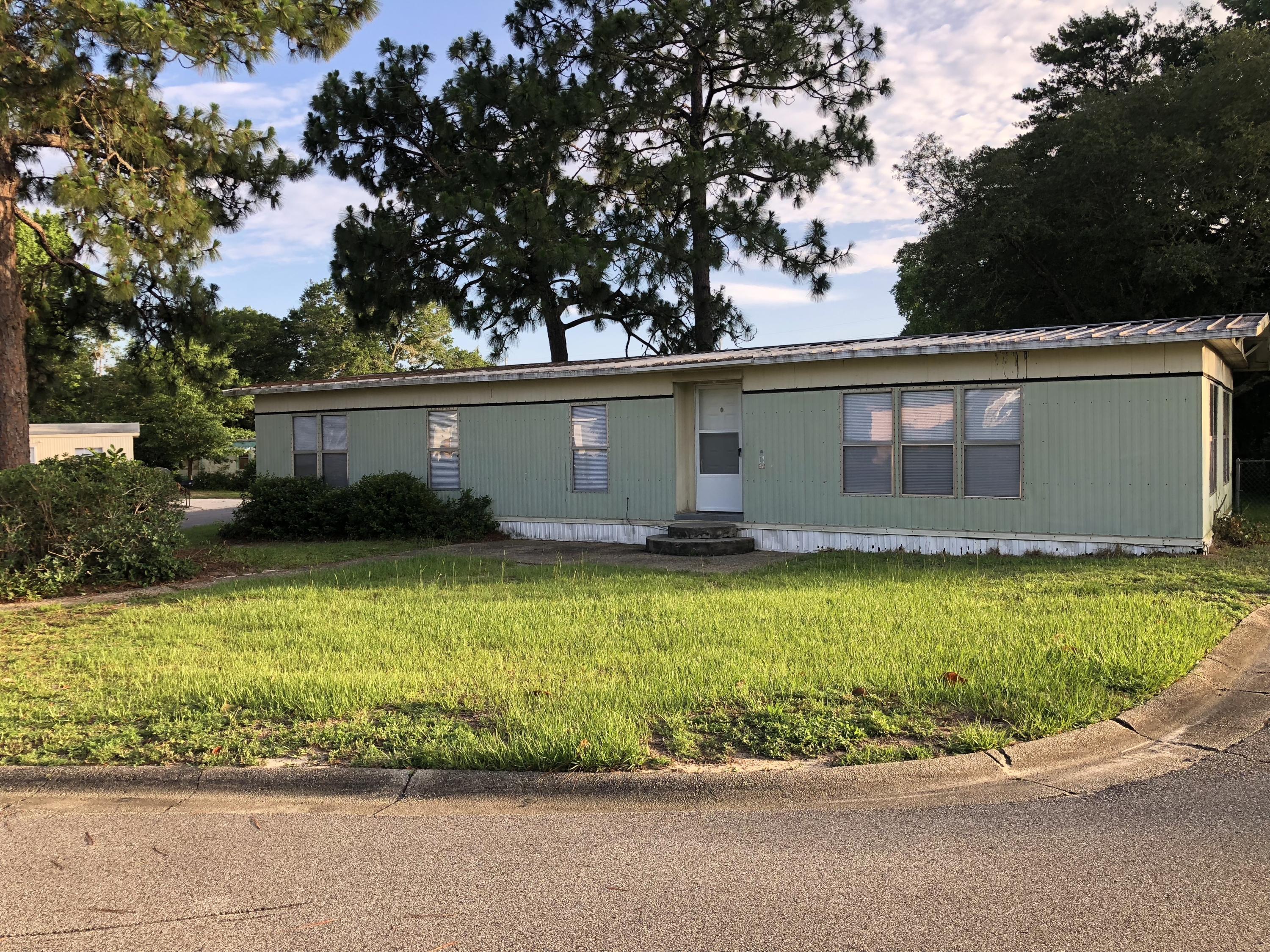 Three bedroom, two bath mobile home located on a corner lot. The mobile home has a galley style kitchen, 2 dining areas, large living room and laundry room. One dining area, entryway and kitchen have new flooring. Call today for appointment to view to view your new home.