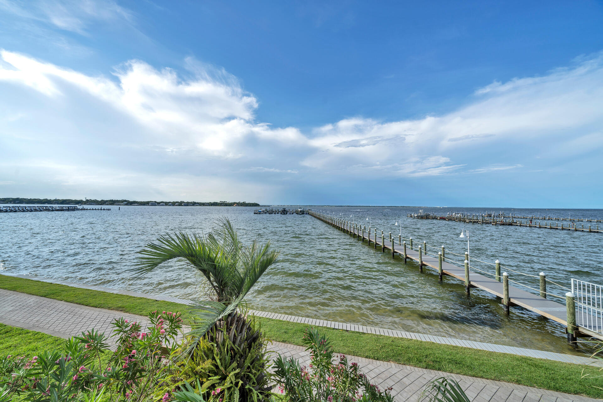 DESTIN WEST BEACH AND BAY RESORT OSPREY - Residential
