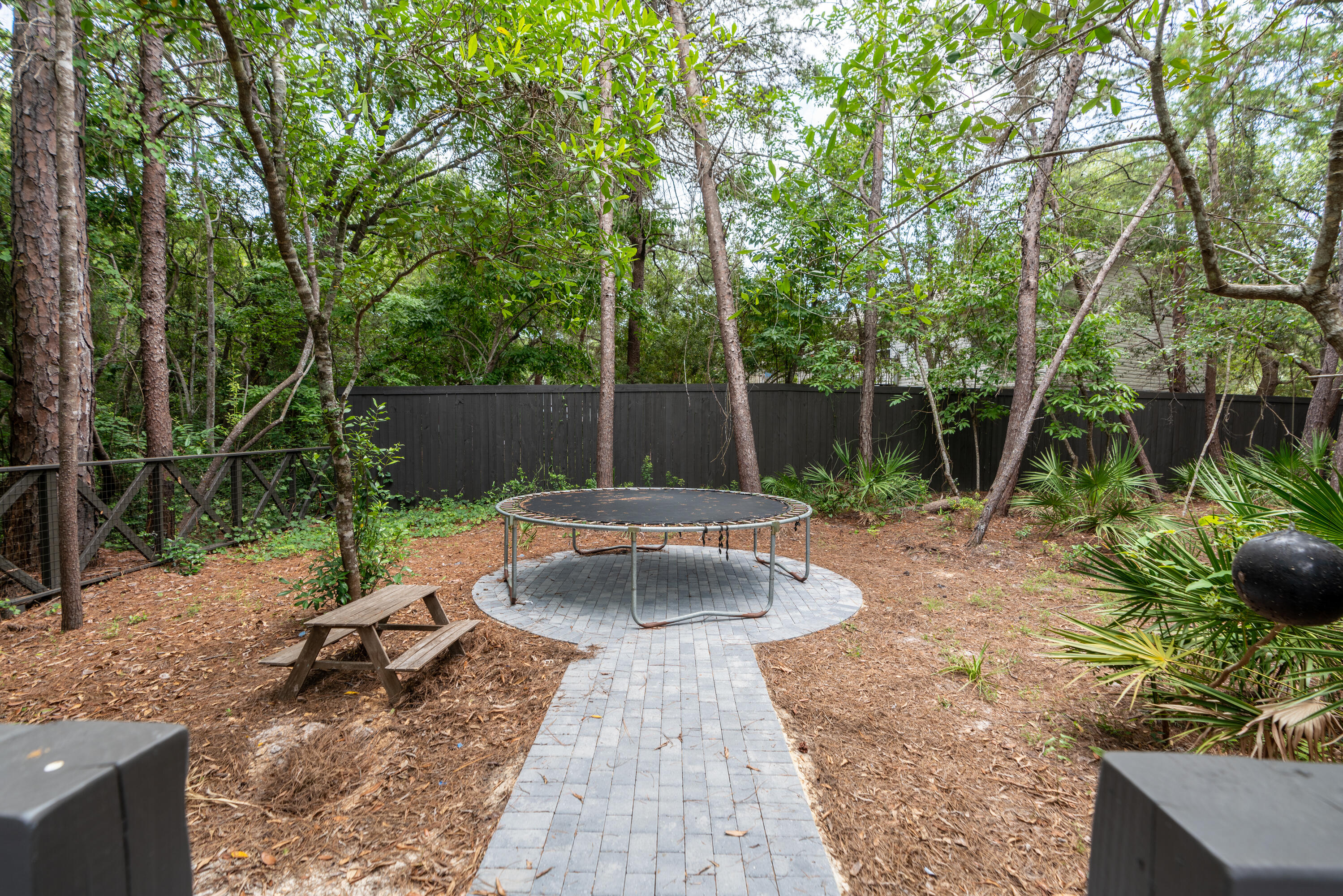 90 Pisces Dr - Residential