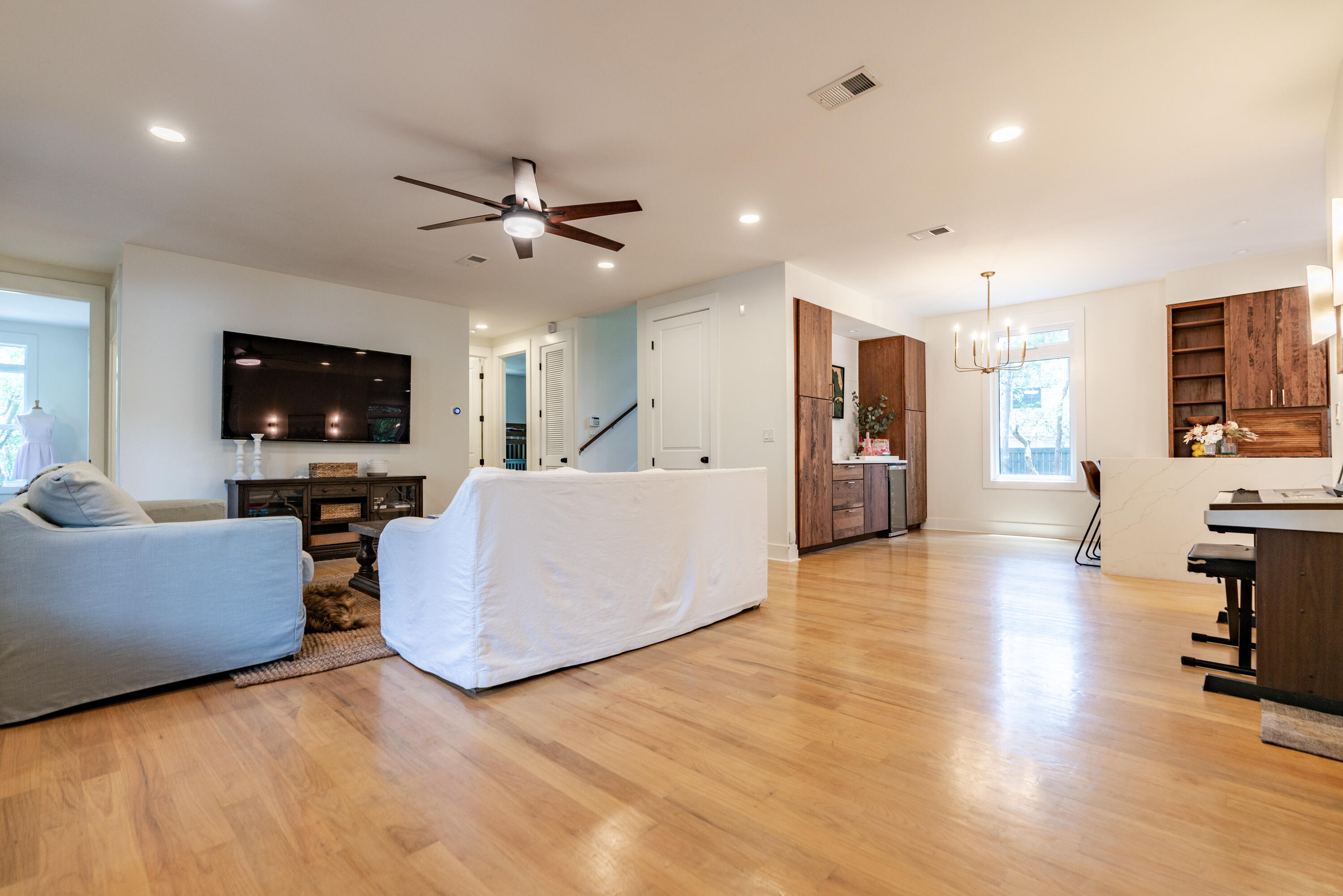 90 Pisces Dr - Residential
