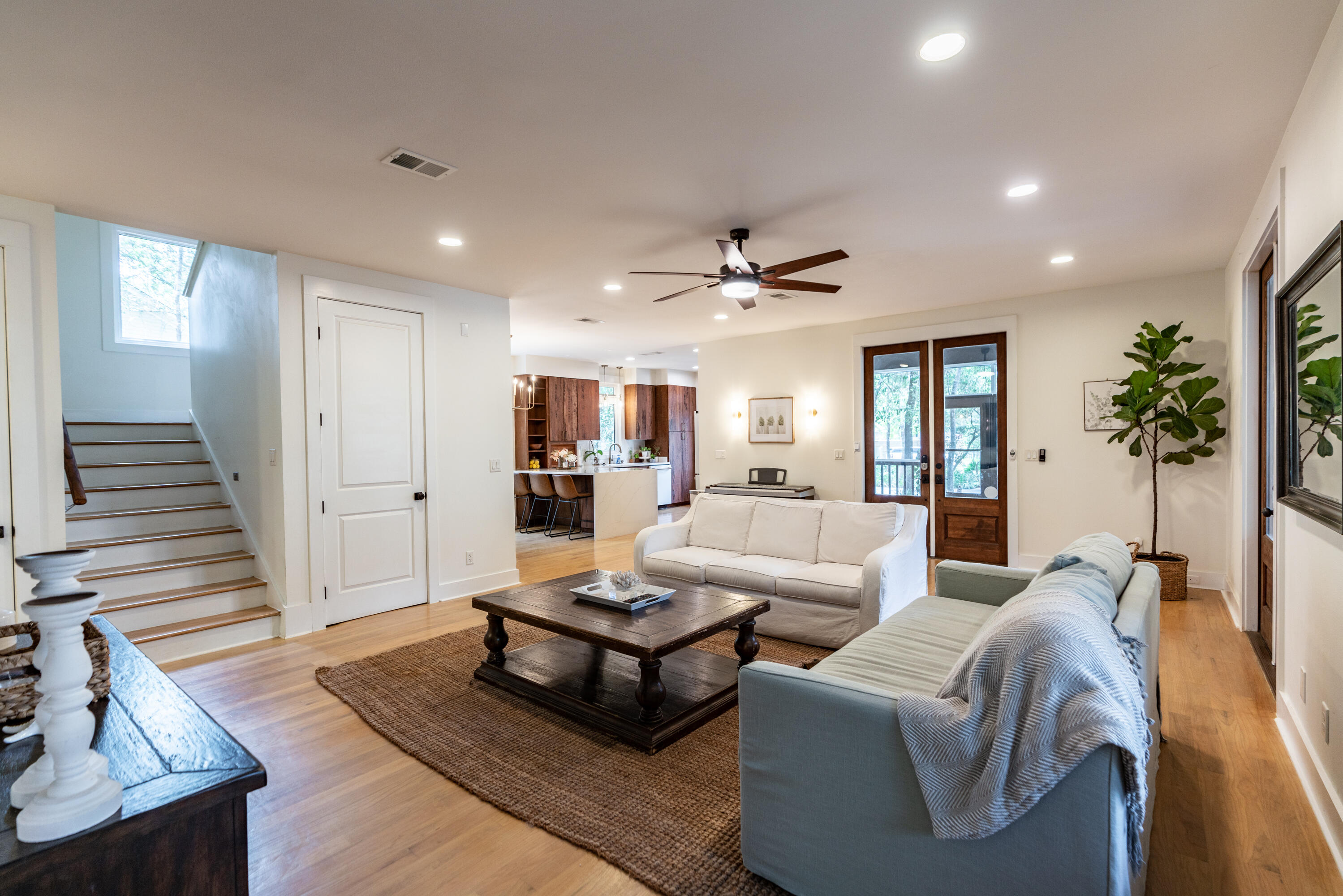 90 Pisces Dr - Residential