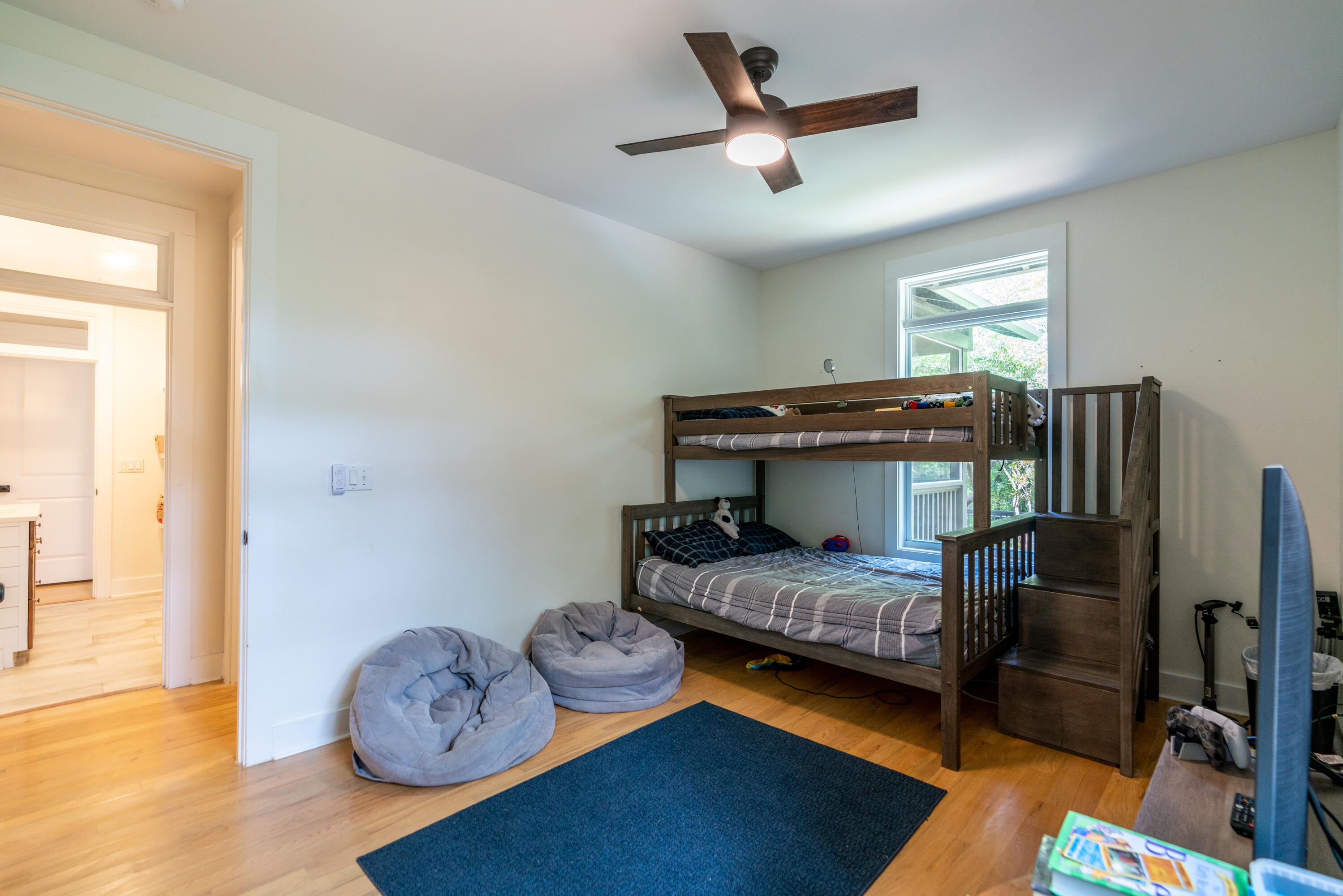 90 Pisces Dr - Residential