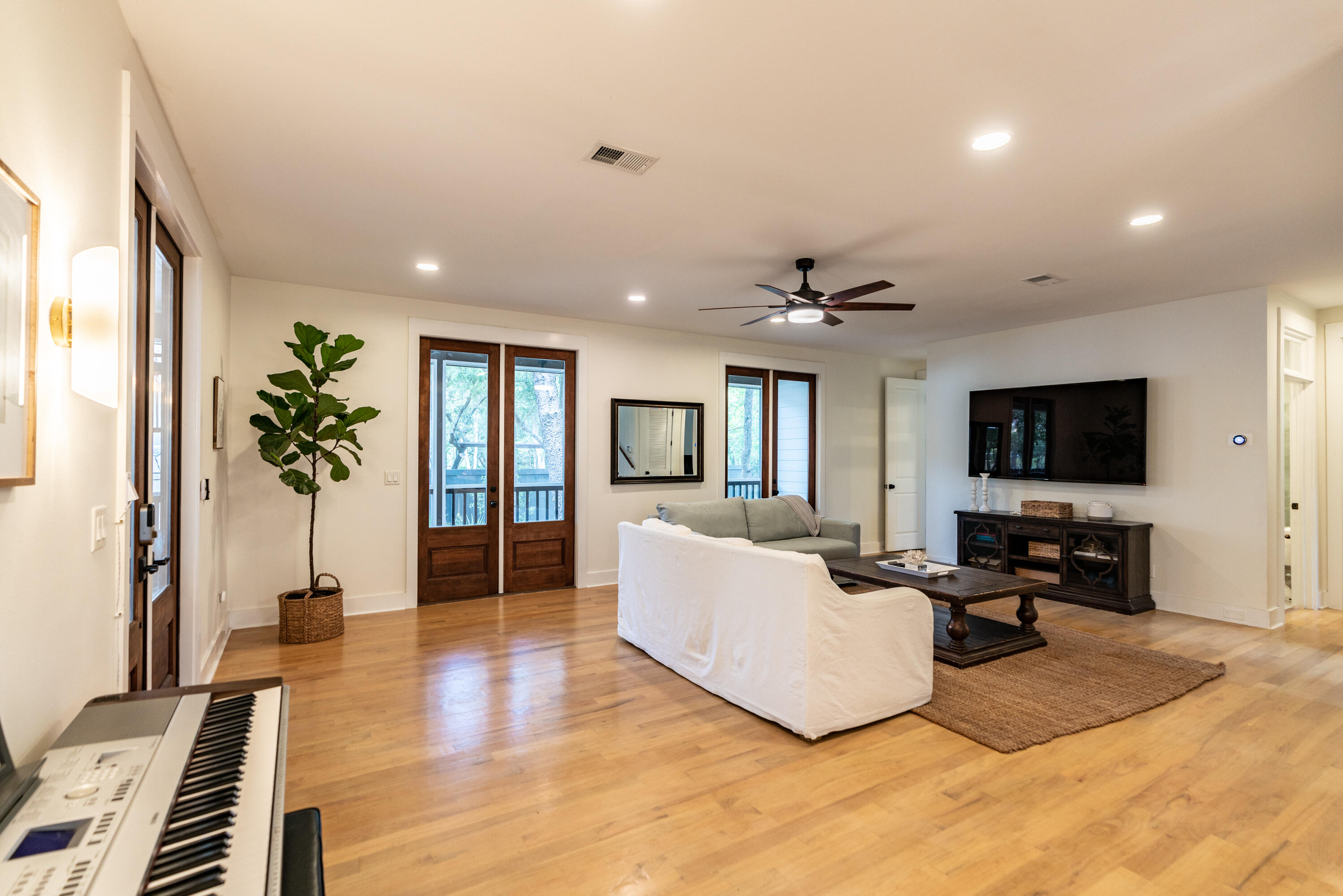 90 Pisces Dr - Residential