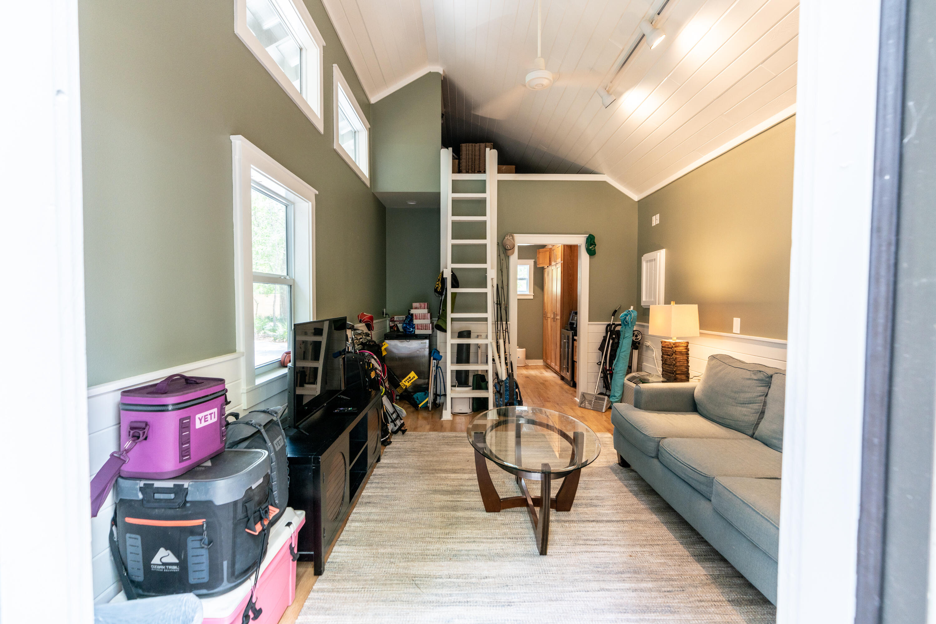90 Pisces Dr - Residential
