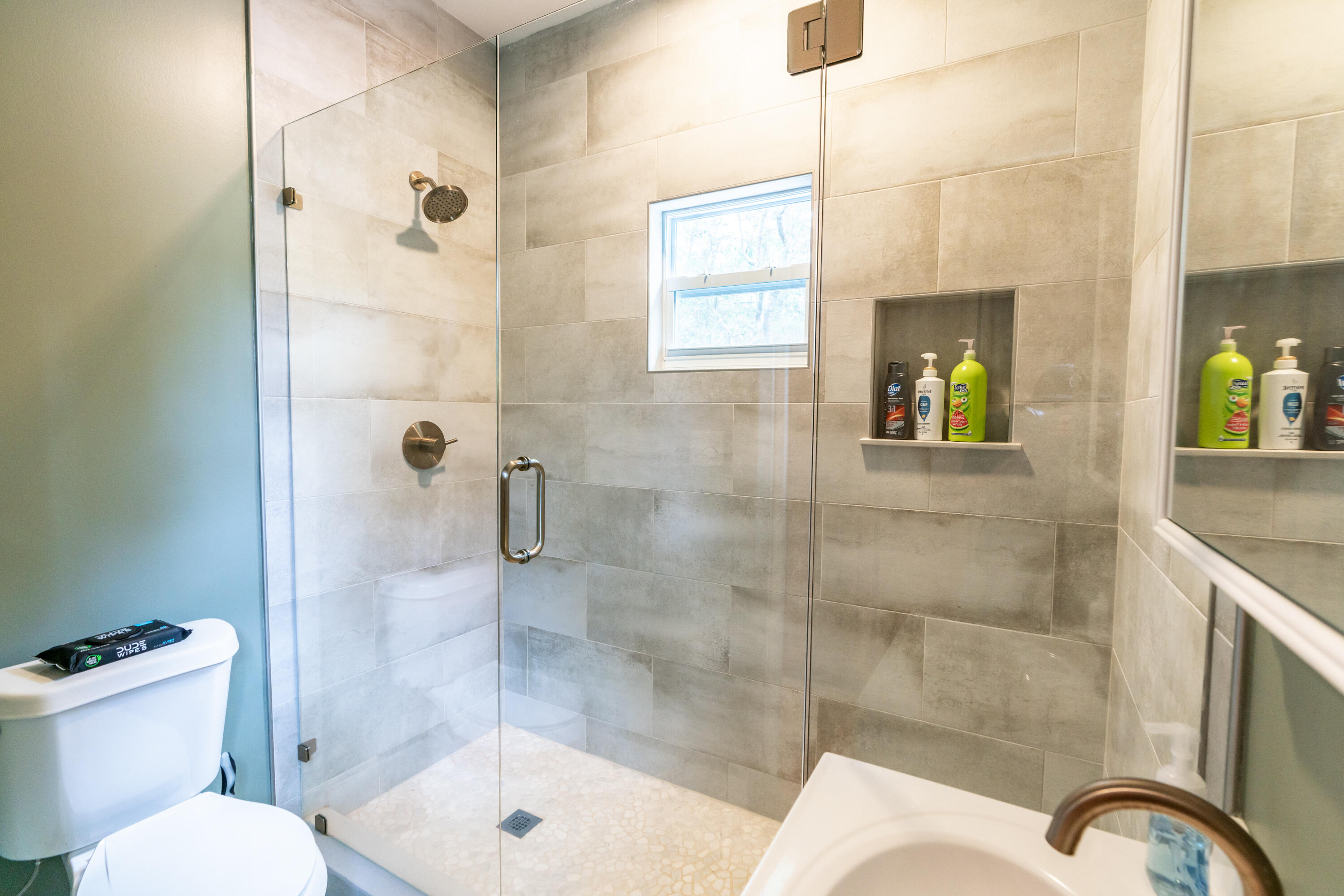 90 Pisces Dr - Residential
