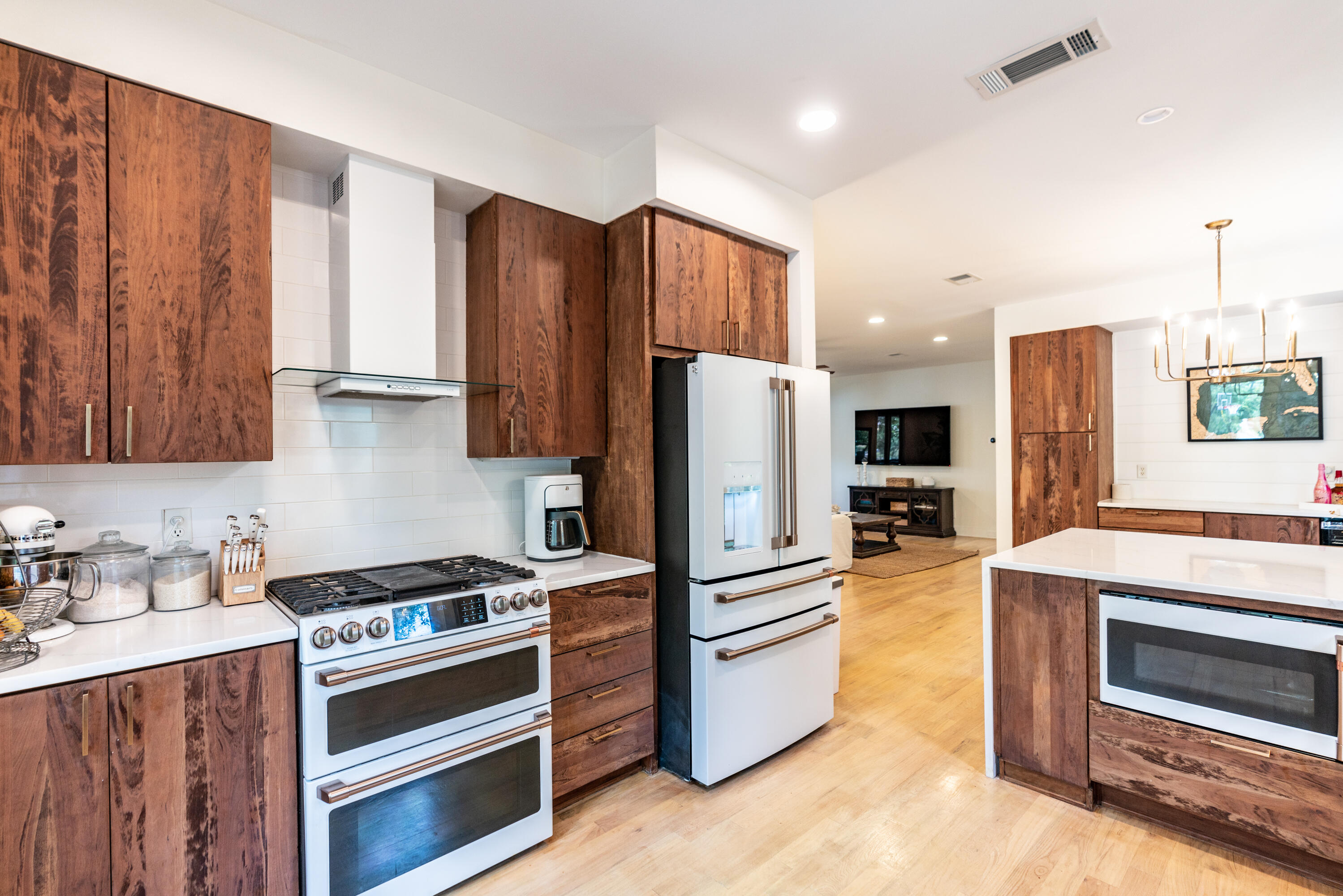 90 Pisces Dr - Residential