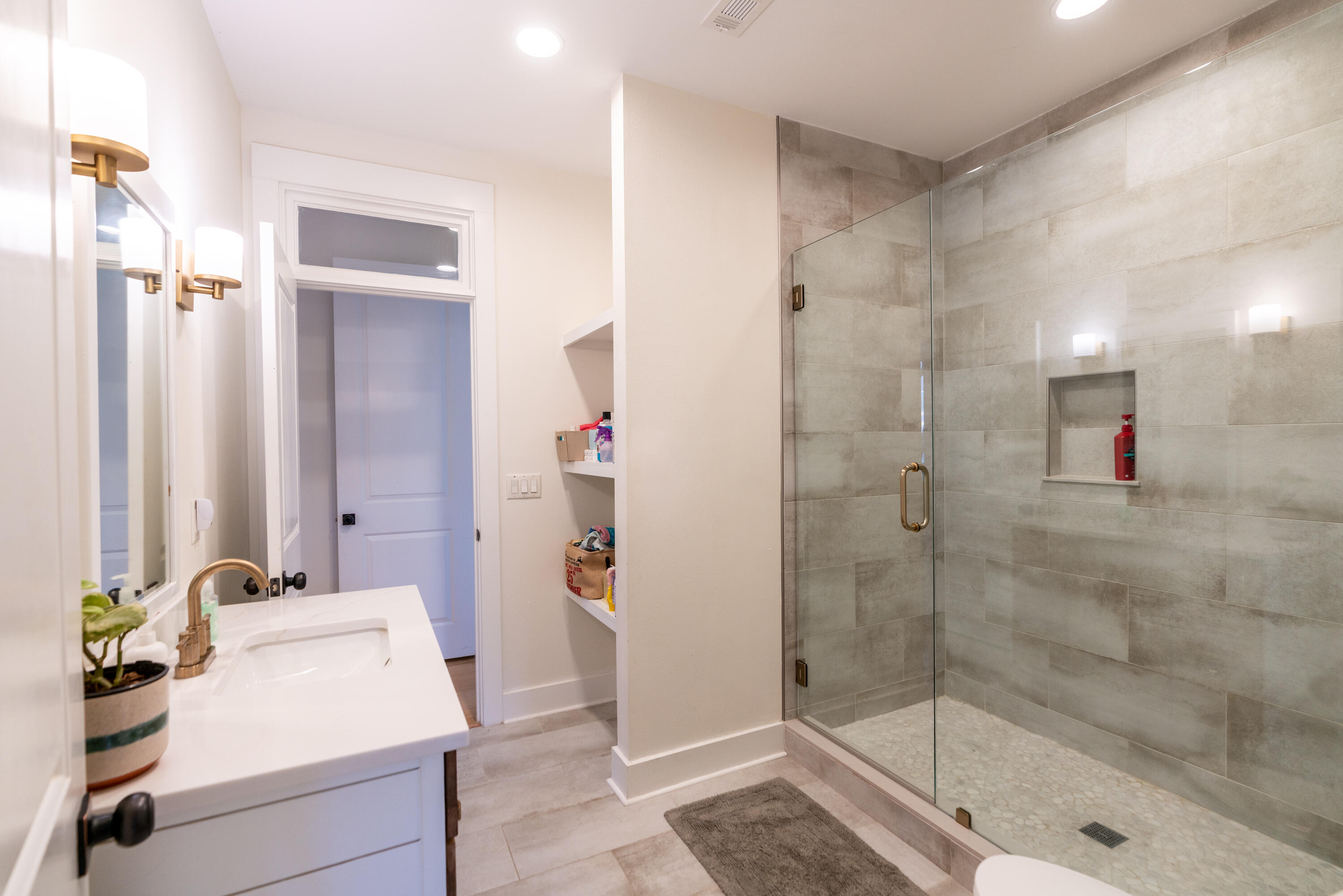 90 Pisces Dr - Residential
