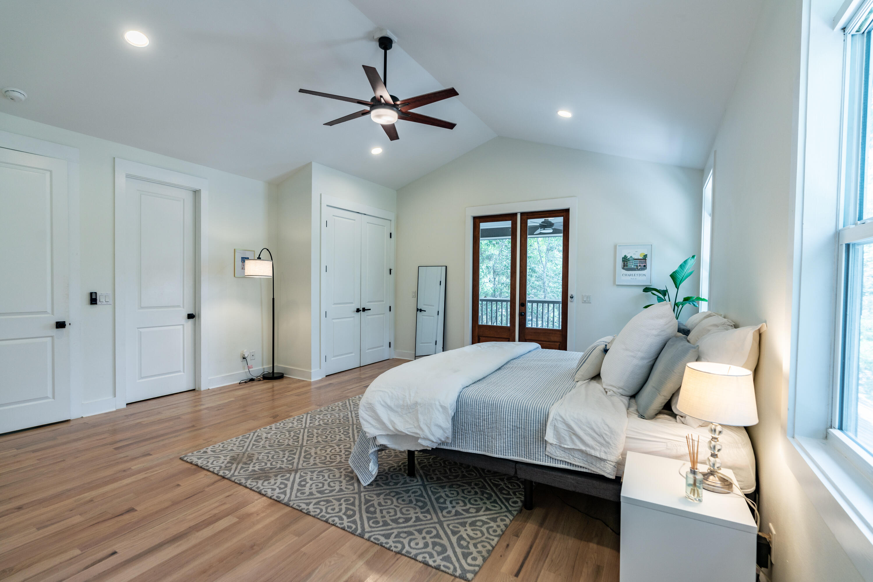 90 Pisces Dr - Residential