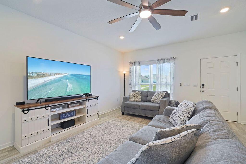 OWL'S HEAD EAST - Residential Lease