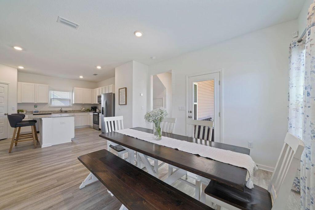 OWL'S HEAD EAST - Residential Lease