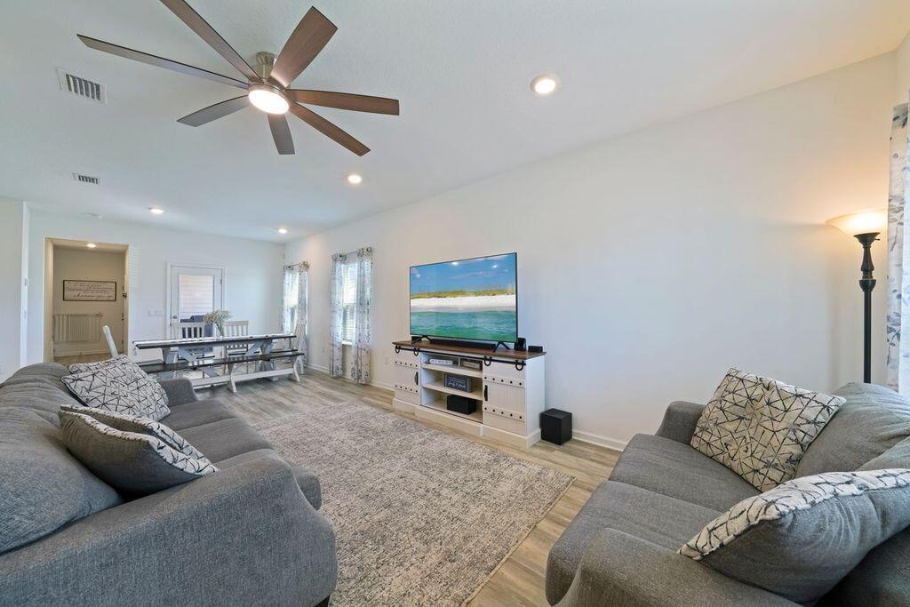 OWL'S HEAD EAST - Residential Lease