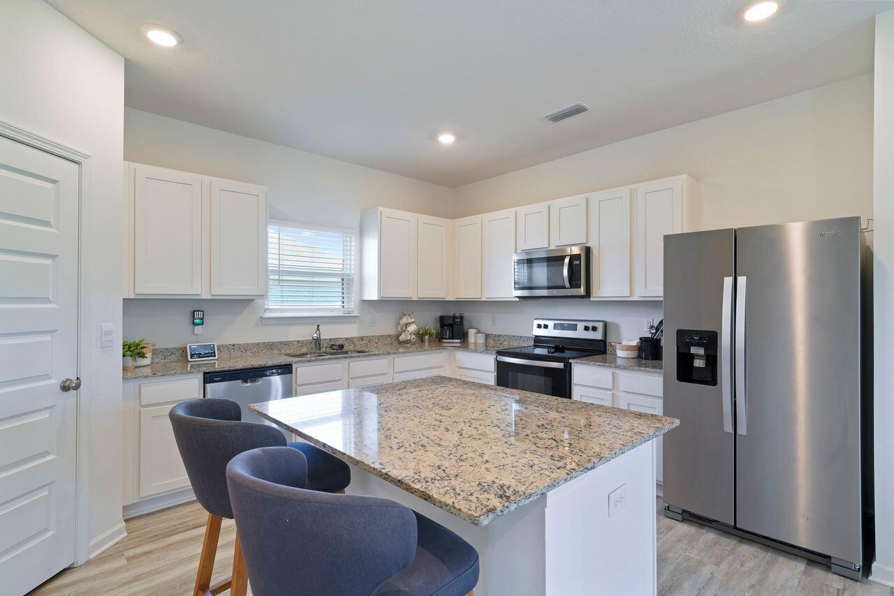 OWL'S HEAD EAST - Residential Lease