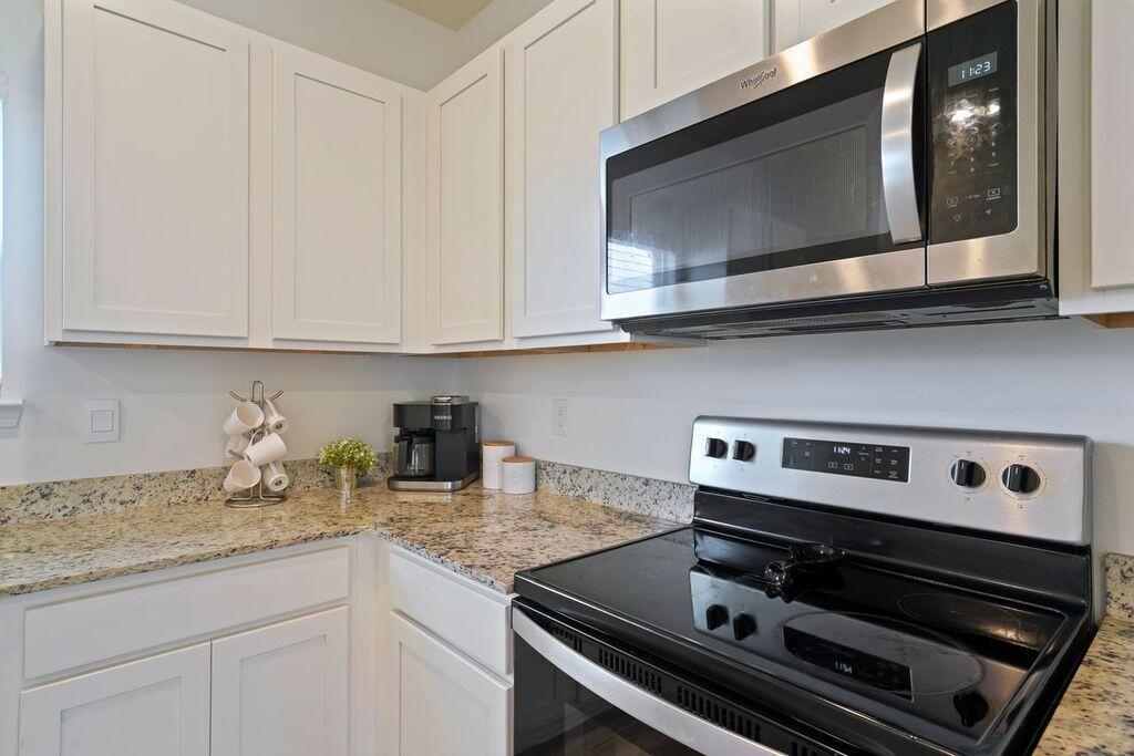 OWL'S HEAD EAST - Residential Lease