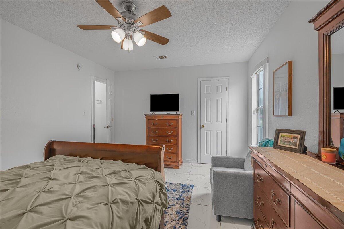 WEST LAKE - Residential